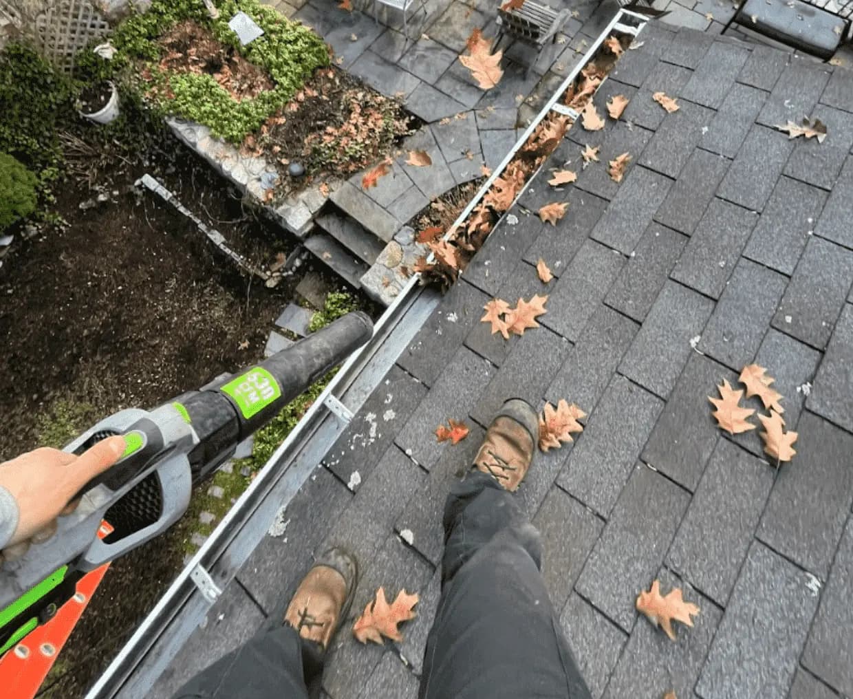 Gutter Cleaning Services in New Franklin